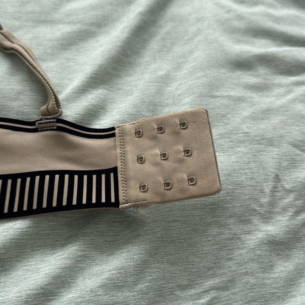Alo Yoga Tab Workout Set. Never Worn - Picture 3 of 10